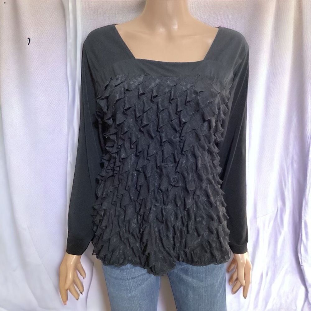 Harvé Benard Stretch Ruffle Top Size: M